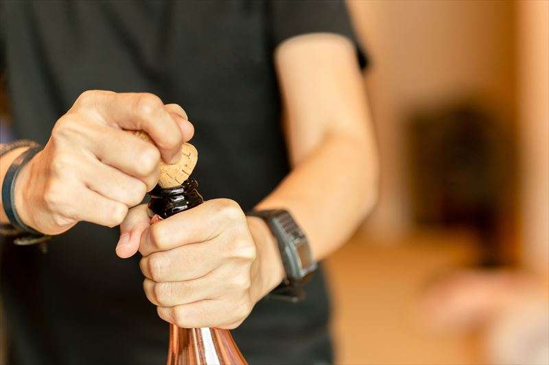 スパークリングワインの簡単な開け方